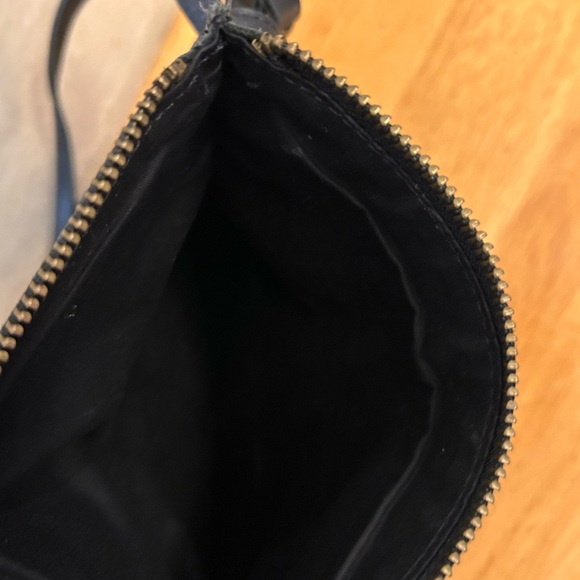 Chen & Derington Chic Black Leather Crossbody Bag - Picture 8 of 10